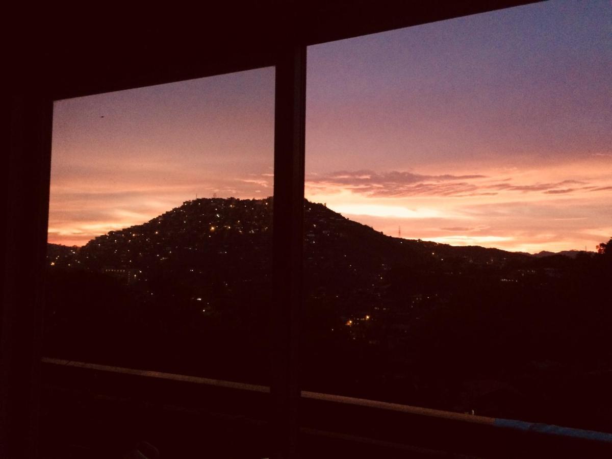 Courtyards Peak-Corner Pinestay - At Goshenland Baguio باغيو المظهر الخارجي الصورة